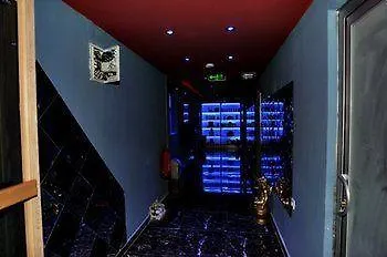 Park Boutique Side